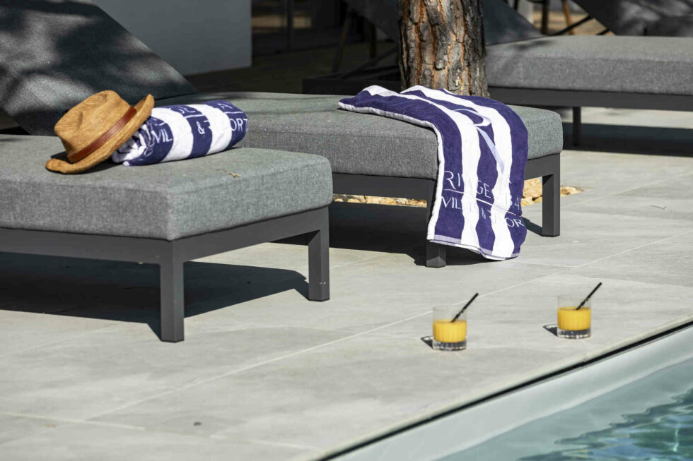 Piscine privée d'une villa de luxe près de Genève